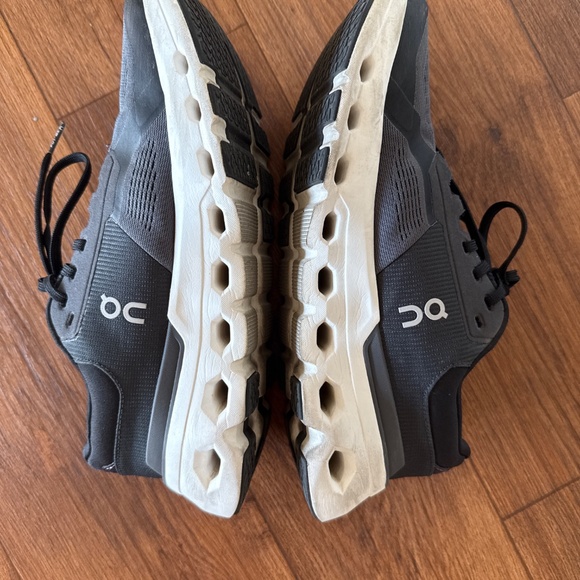 On women's Cloudrunner 2 Running Shoes - Picture 2 of 6